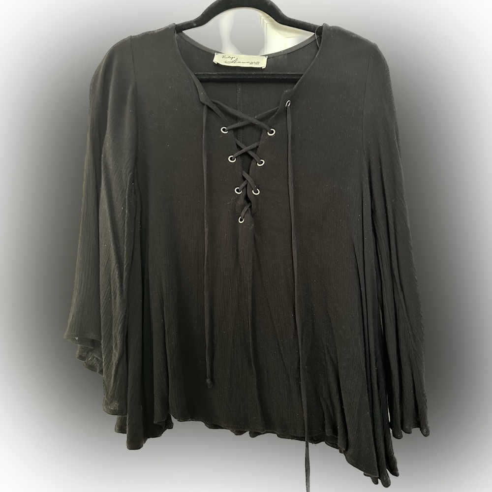 Vintage Havana
Size L 3/4 Sleeve Blouse
